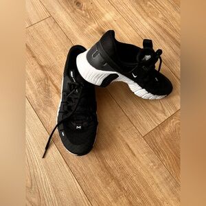 Women’s 7.5 Nike metcons